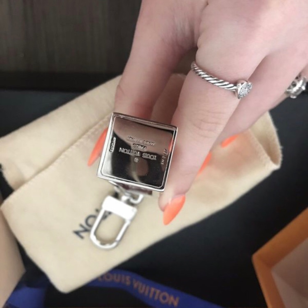 Louis Vuitton X Supreme keychain - Picture 3 of 6